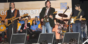 O grupo Los Limones no acto de presentación da campaña do PPdeG en Ferrol